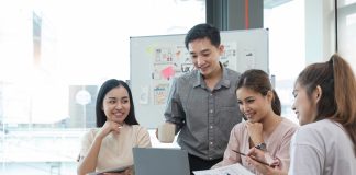 9 steps to ensure your SMB’s next project is a glowing success From team selection to risk management, this guide provides practical tips and proven methods to steer your project toward success.