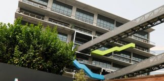 TikTok partners with CommerceHub to expand in-app shopping options TikTok is working with digital retail platform CommerceHub to scale its network of sellers and improve its in-app shopping experience.