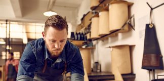 Small business owners felt confident in Q4, interest rates remain key obstacle Small business owners felt confident entering the holiday season in spite of economic difficulties including interest rates and credit access.