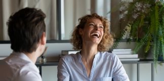 6 adaptability mindset lessons from improv and comedy to change your life, leadership and learning In this article, we explore how entrepreneurs can apply improv and comedy skills to their leadership style for fantastic results.