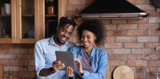 HoneyBook launches inaugural $500,000 grant to empower emerging entrepreneurs and consultants HoneyBook has introduced its inaugural Breakthrough Grant to empower early-stage marketing and creative consultants to scale their businesses