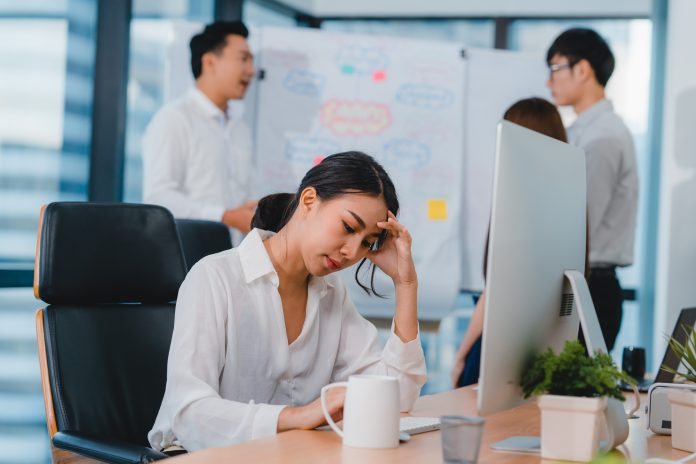 A new workplace phenomenon called “quiet cracking” is quietly affecting more than half of U.S. employees, according to a TalentLMS survey.
